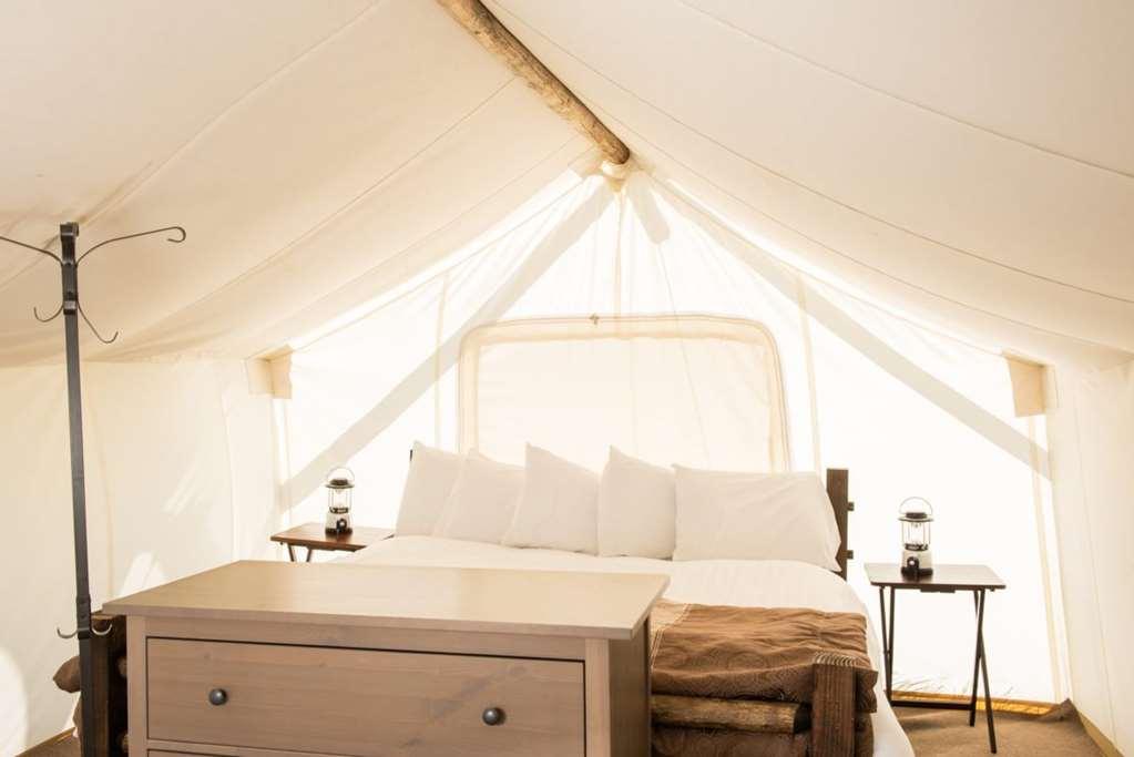 Under Canvas West Yellowstone Phòng bức ảnh