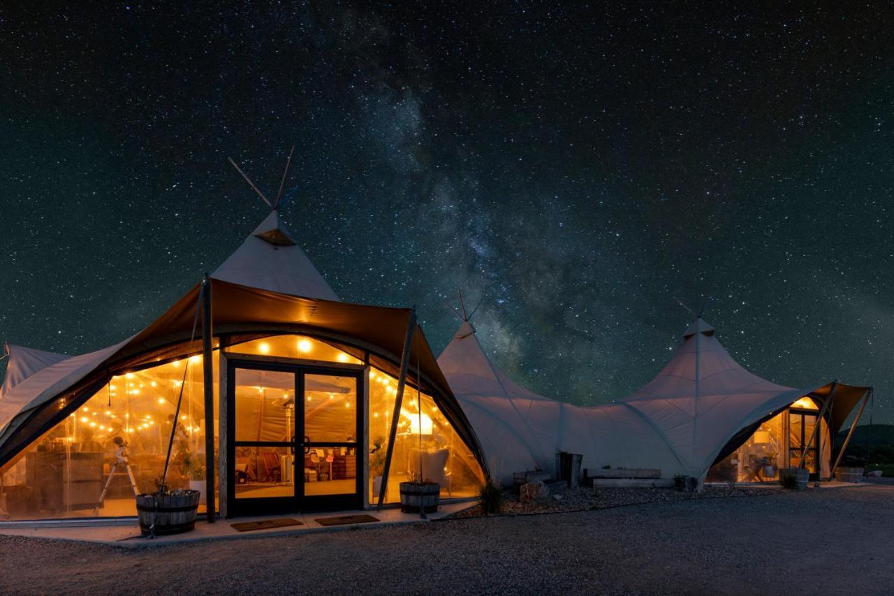 Under Canvas West Yellowstone Ngoại thất bức ảnh